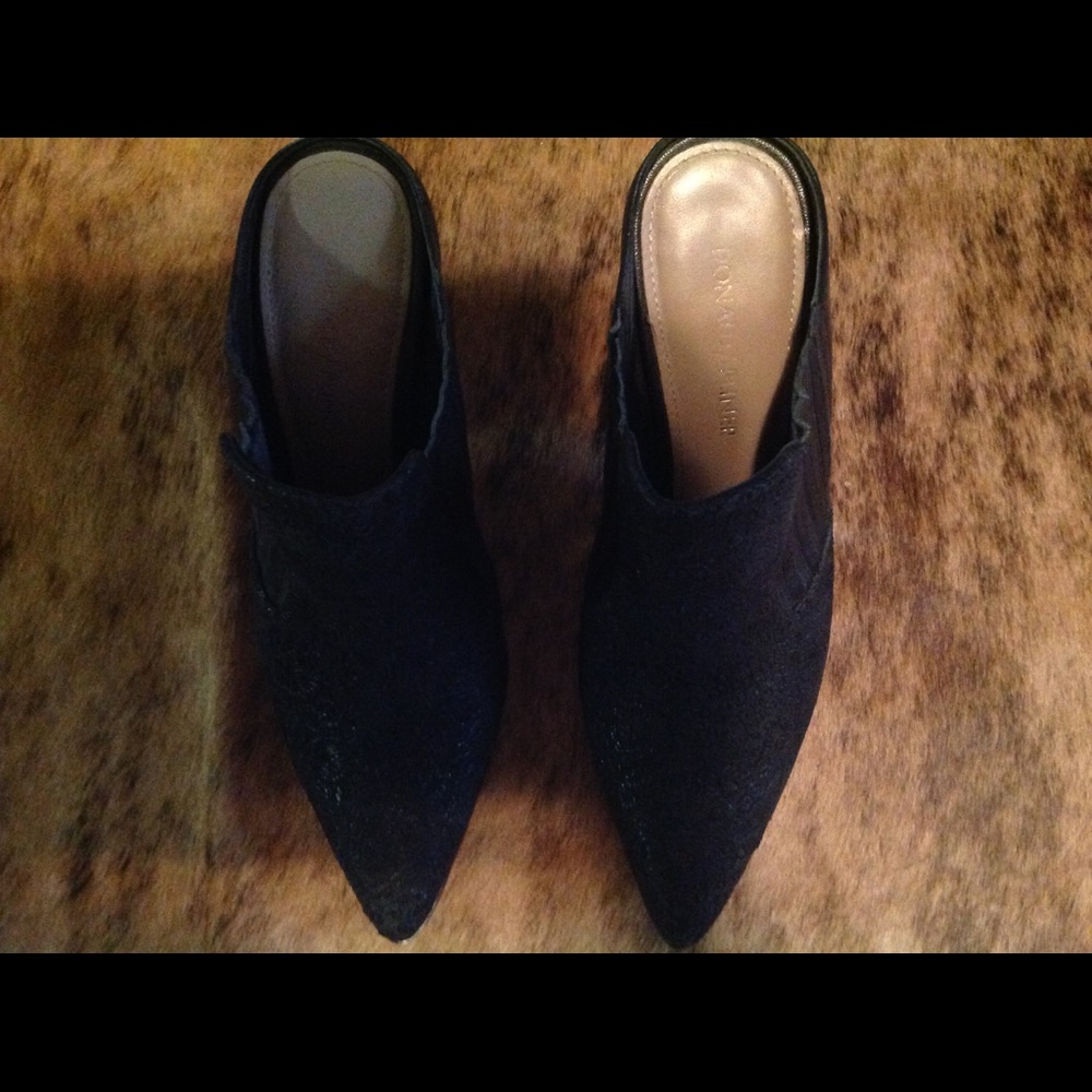 Donald J Pliner embossed mules